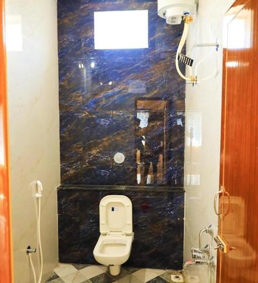 هتل Auro Galaxy Pondy With Swimming Pool