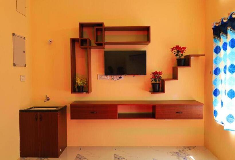 هتل Auro Galaxy Pondy With Swimming Pool