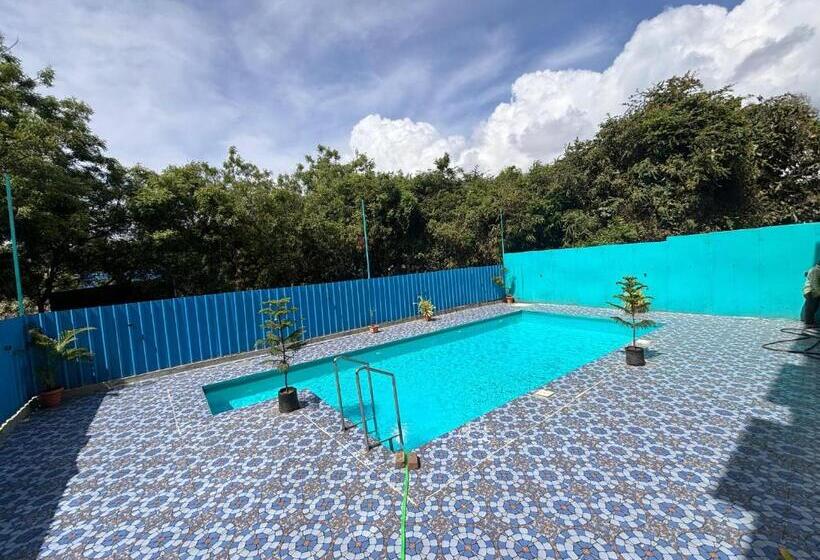 هتل Auro Galaxy Pondy With Swimming Pool