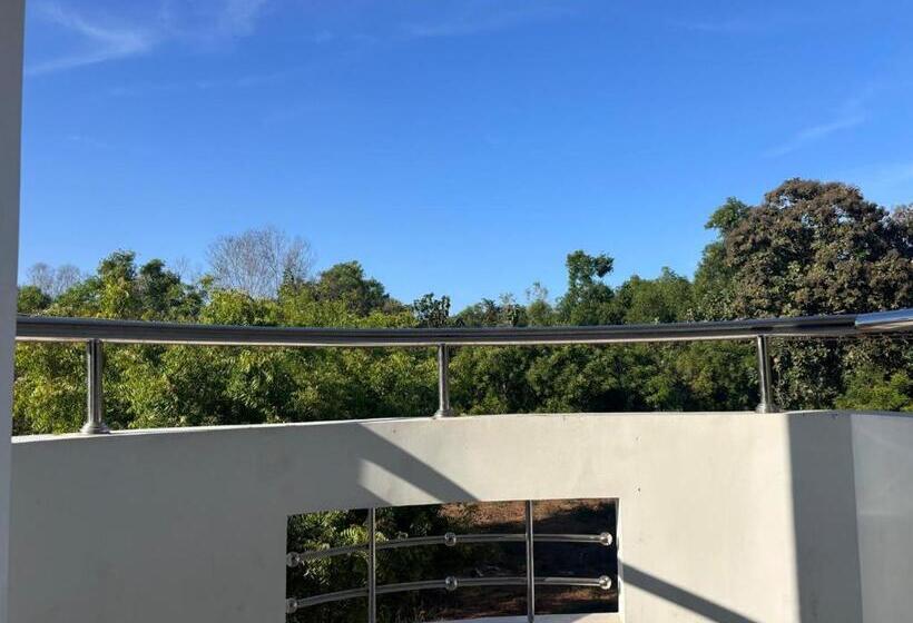 هتل Auro Galaxy Pondy With Swimming Pool