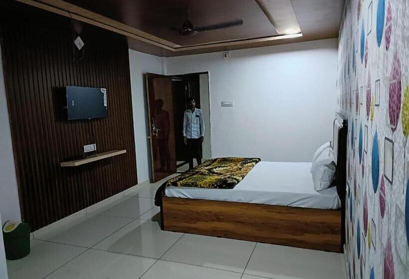 فندق Golden Lake View