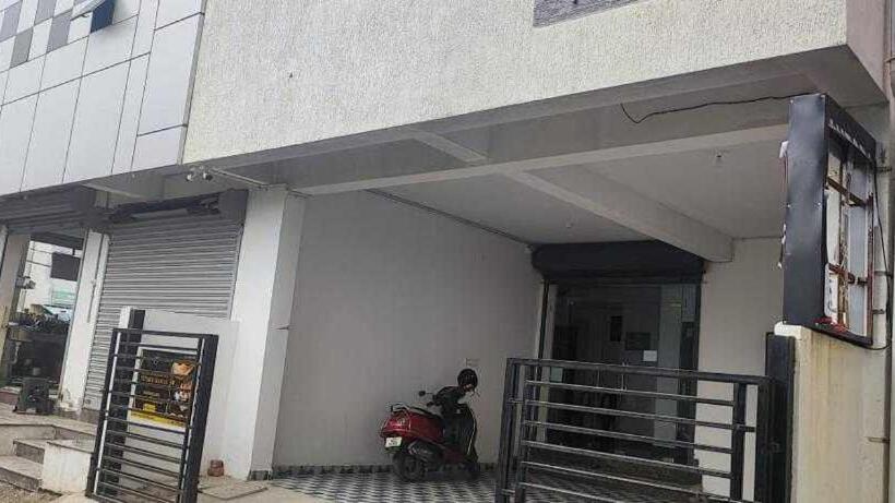 בית מלון כפרי Fabexpress Vinayak Residency