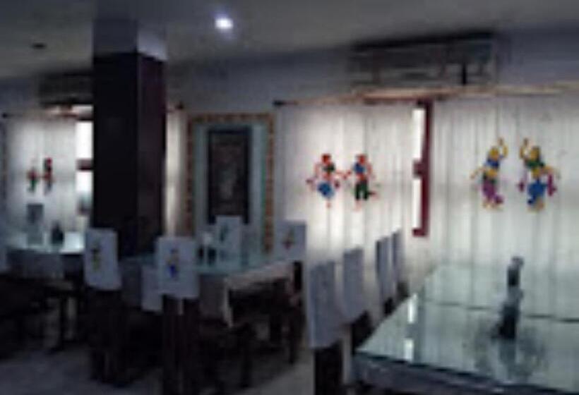 Отель Rajdhani Roxy,bhubaneswar