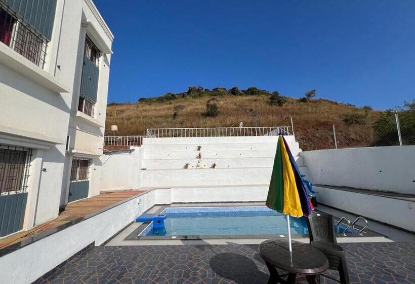 ホテル The Serenity Resort Panchgani