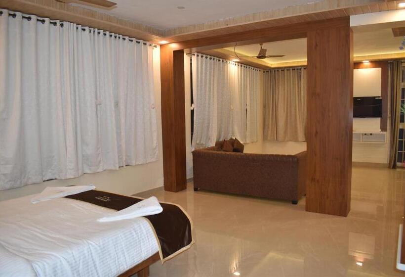 Отель Sea Luxe Beach Resort