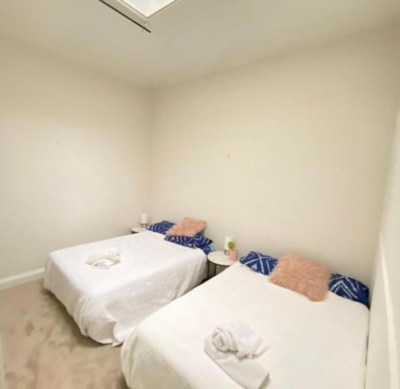 بنسيون Fitzroy @grand Dame Kerr. Luxurious Guests Home