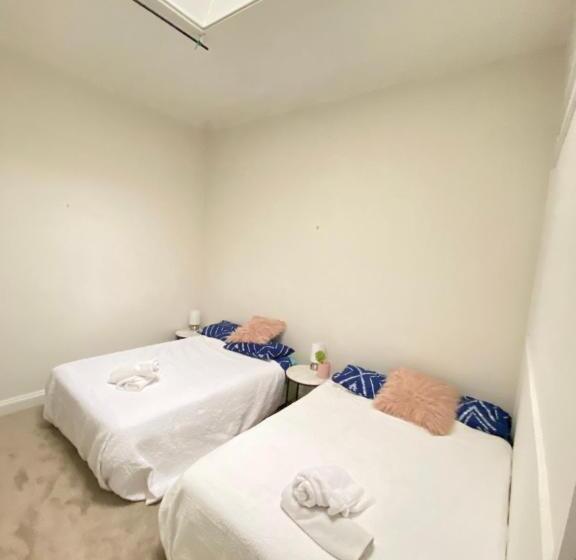 بنسيون Fitzroy @grand Dame Kerr. Luxurious Guests Home