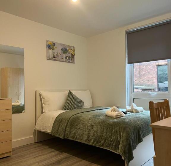 پانسیون Lovely Triple And Quadruple Bedrooms In Euston