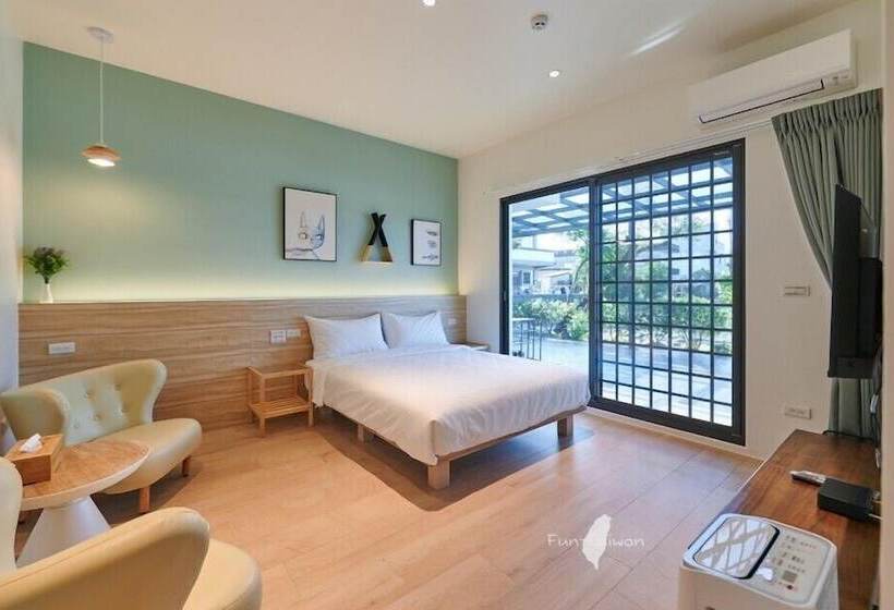 تختخواب و صبحانه House In Field