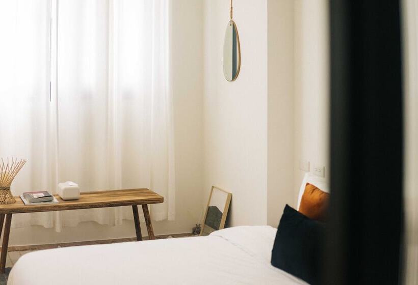 تختخواب و صبحانه Nowhere Retreat