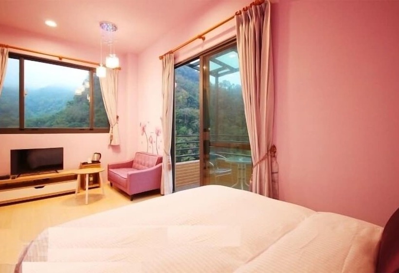 تختخواب و صبحانه Sunlight Forest