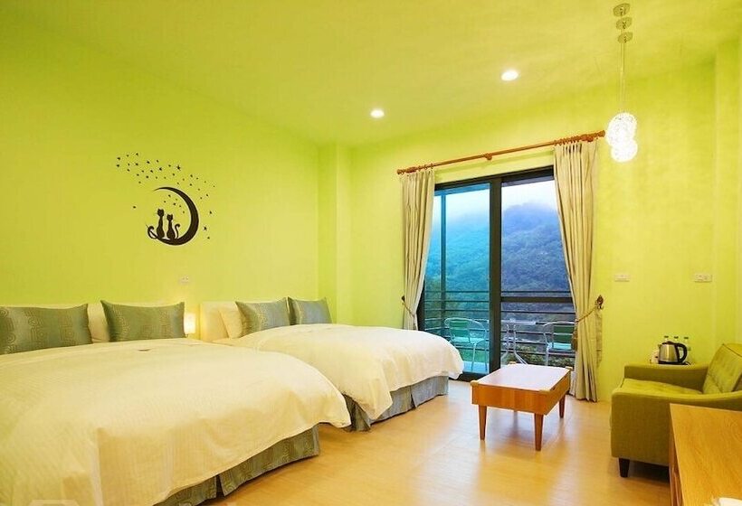 تختخواب و صبحانه Sunlight Forest