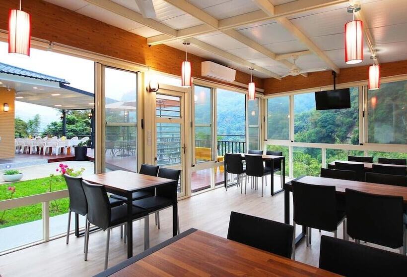 تختخواب و صبحانه Sunlight Forest