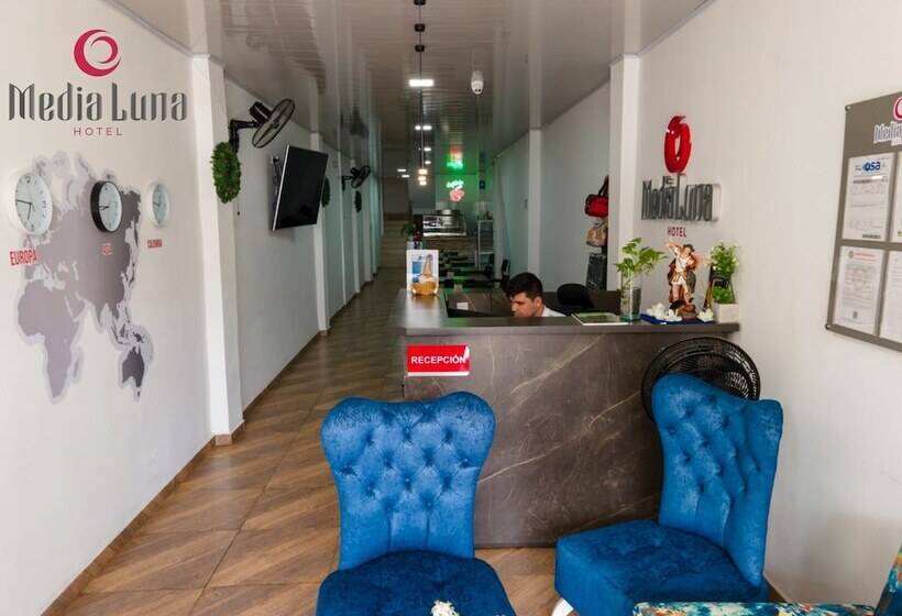 هتل Media Luna