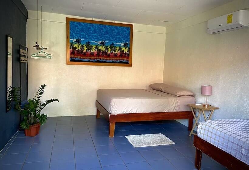فندق Rooms & Pool Macaws