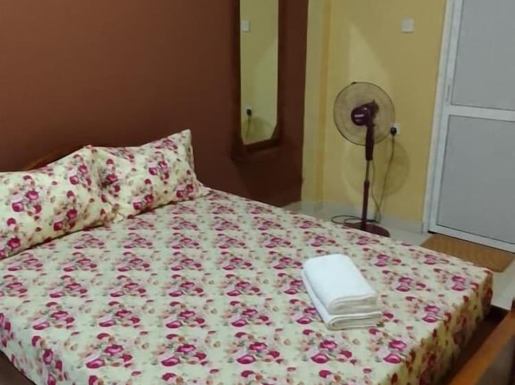 Отель Serene Inn Kandana