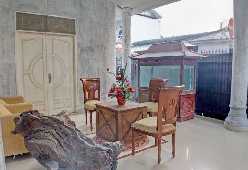 هتل Spot On 92834 Wisma Dira Tiara Syariah