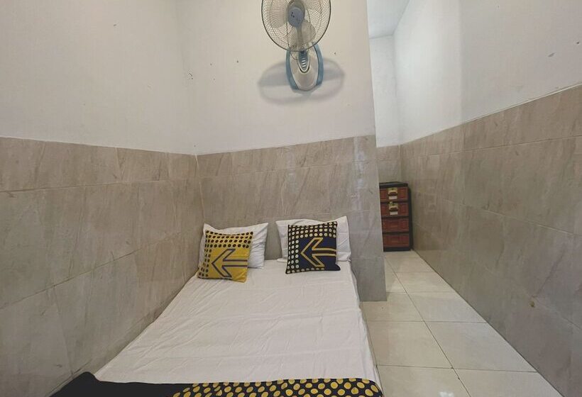 ホテル Spot On 93035 Karman S Sari Homestay Syariah