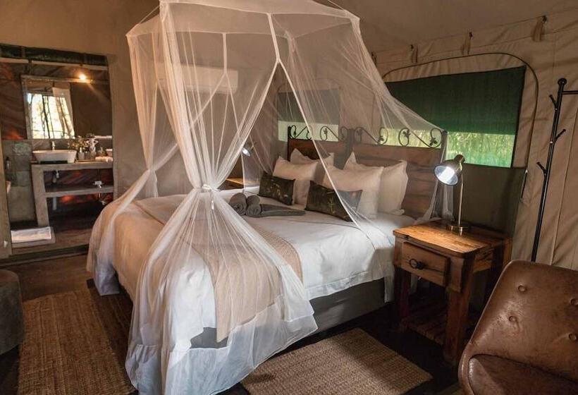 בית מלון כפרי Umkumbe Bush Lodge   Luxury Tented Camp