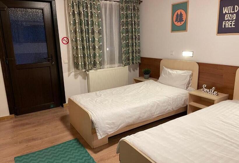 پانسیون Frații Jderi   Utopia Verde