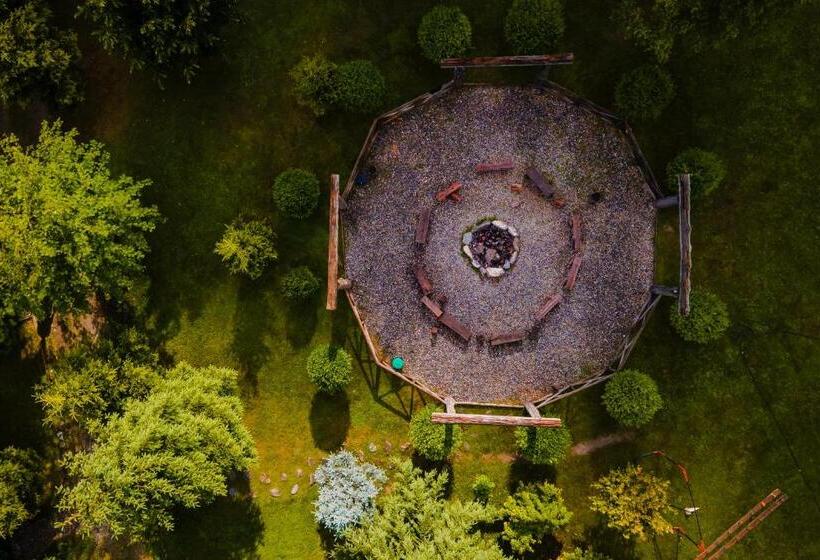 پانسیون Frații Jderi   Utopia Verde