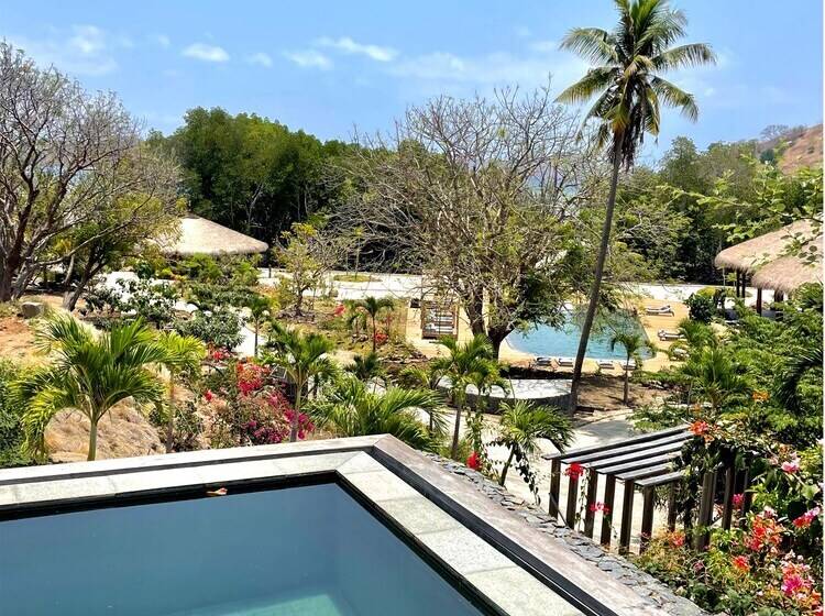 استراحتگاه Menjaga Bay