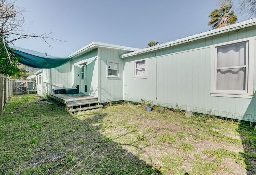 Aransas Pass Home W/ Fire Pit: 2 Mi To Redfish Bay