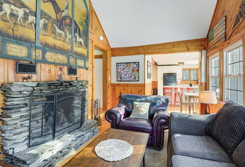 Cozy Cabin Between Stratton Resort & Mount Snow