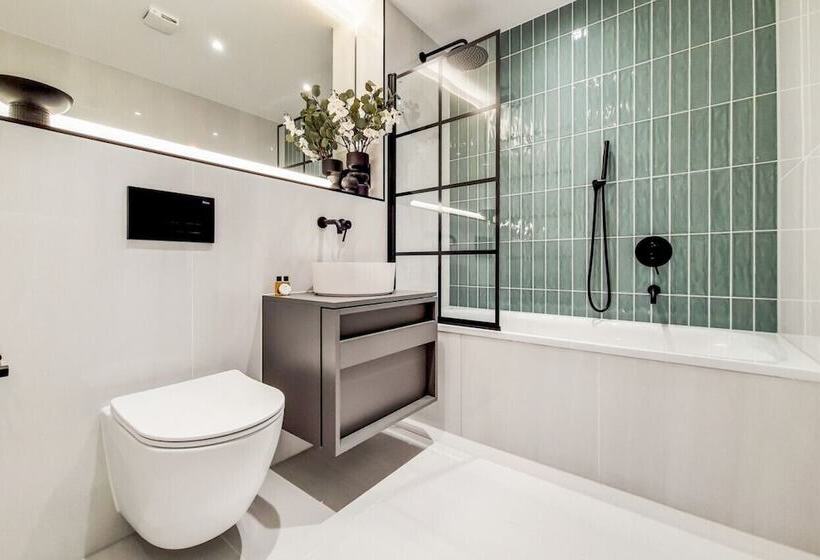 Deluxe Wembley Harrow Apartment