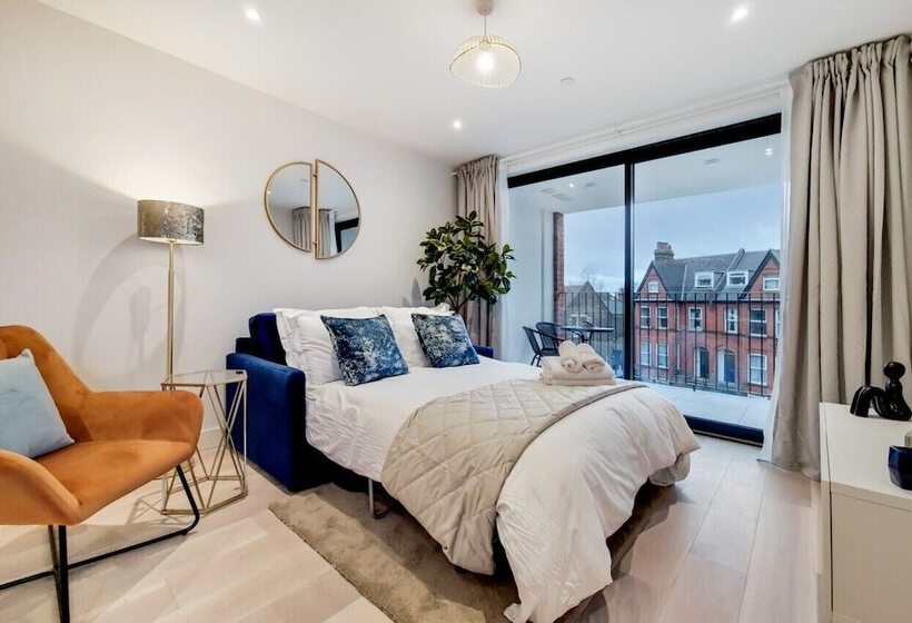 Deluxe Wembley Harrow Apartment