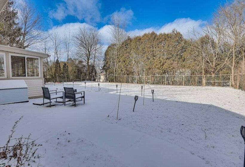 Home W/ Fire Pit & Sunroom: 9 Mi To Downtown Akron