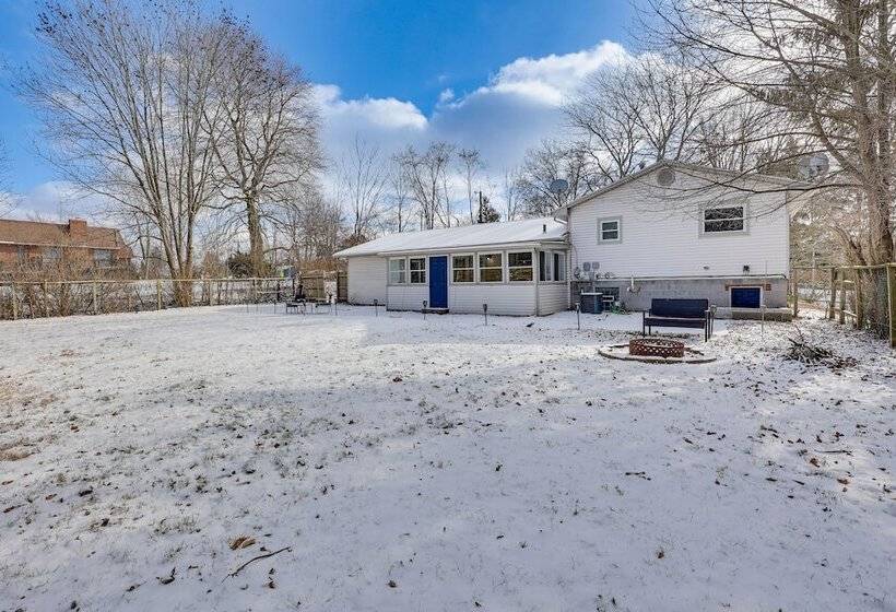 Home W/ Fire Pit & Sunroom: 9 Mi To Downtown Akron