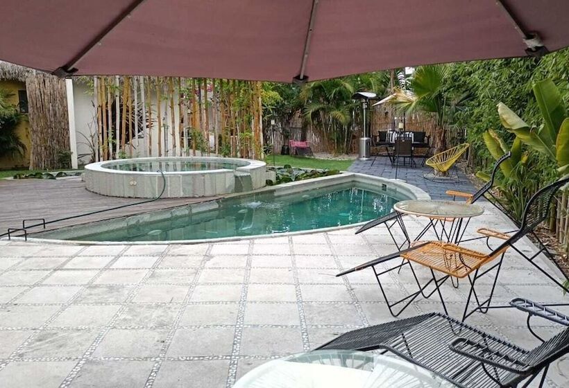 هتل Casa De Las Flores