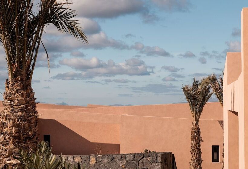 هتل Domes Novos Santorini, Autograph Collection