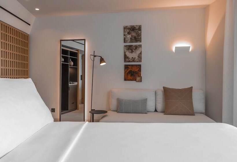 هتل Domes Novos Santorini, Autograph Collection