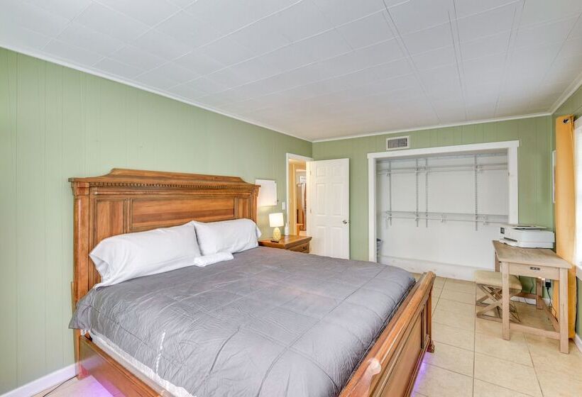 Patio & Grill: Idyllic Sorrento Vacation Home!