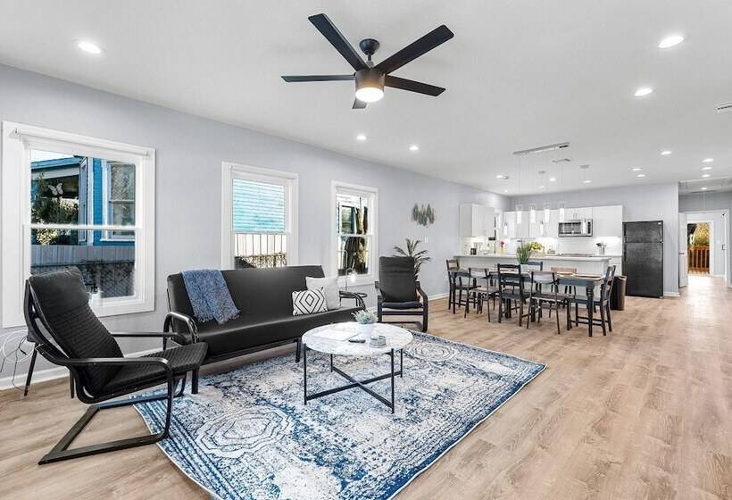 Inviting 4br/2.5ba Downtown Home With Ample Space!