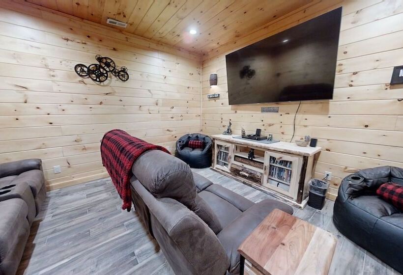 Lazy Bear Lodge