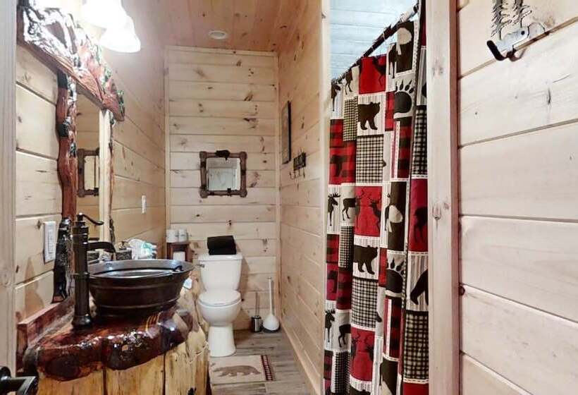 Lazy Bear Lodge
