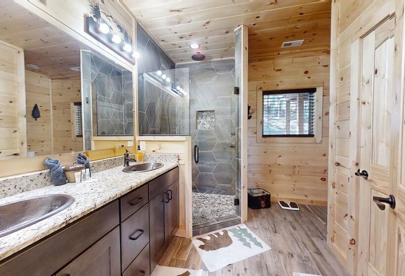 Lazy Bear Lodge
