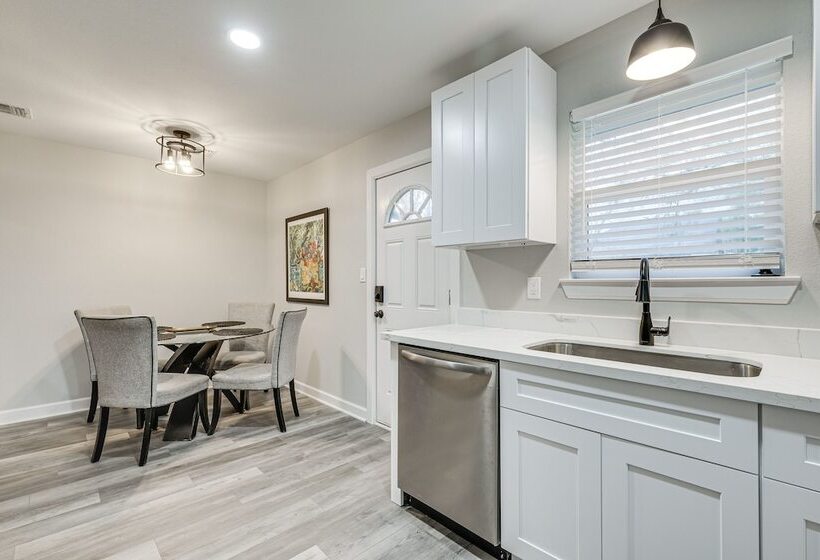 Lovely Brenham Home   Walk To Blinn & Downtown!