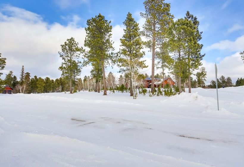 Modern Lead Cabin W/ Hot Tub, 6 Mi To Skiing!