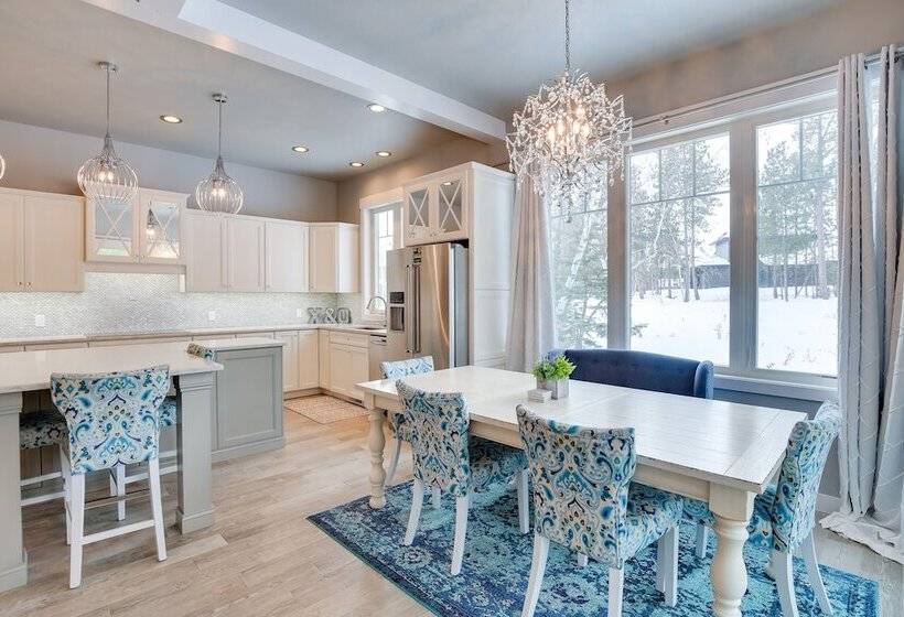 Modern Lead Cabin W/ Hot Tub, 6 Mi To Skiing!