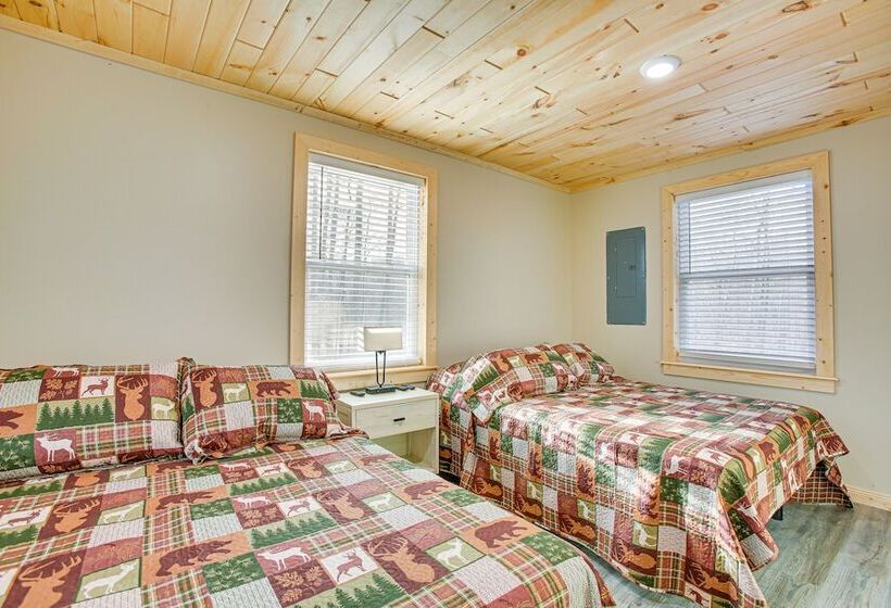 Michigan Retreat W/ Fire Pit & Grill, Near Lakes!