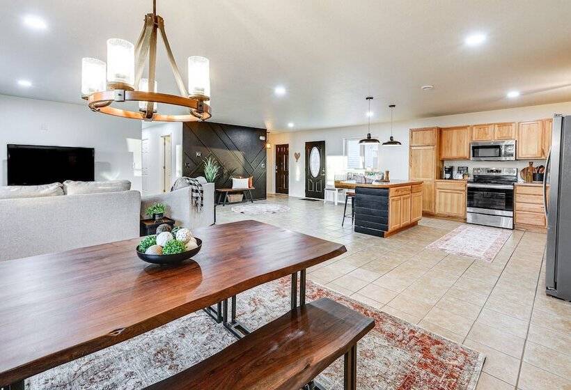 Modern Fairbanks Retreat: 11 Mi To Downtown!