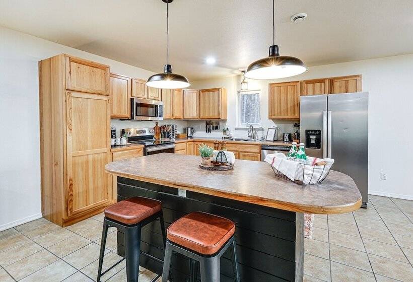 Modern Fairbanks Retreat: 11 Mi To Downtown!