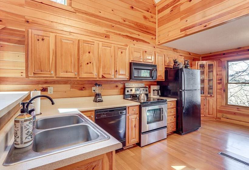 Peaceful Ellijay Cabin: Pool Access & Resort Perks