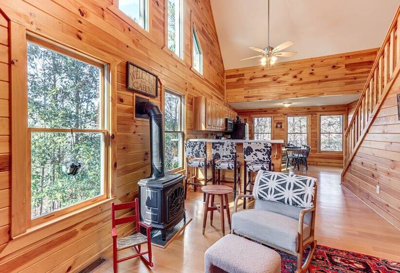Peaceful Ellijay Cabin: Pool Access & Resort Perks