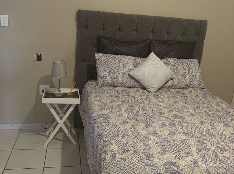 پانسیون Unami Self Catering Accommodation