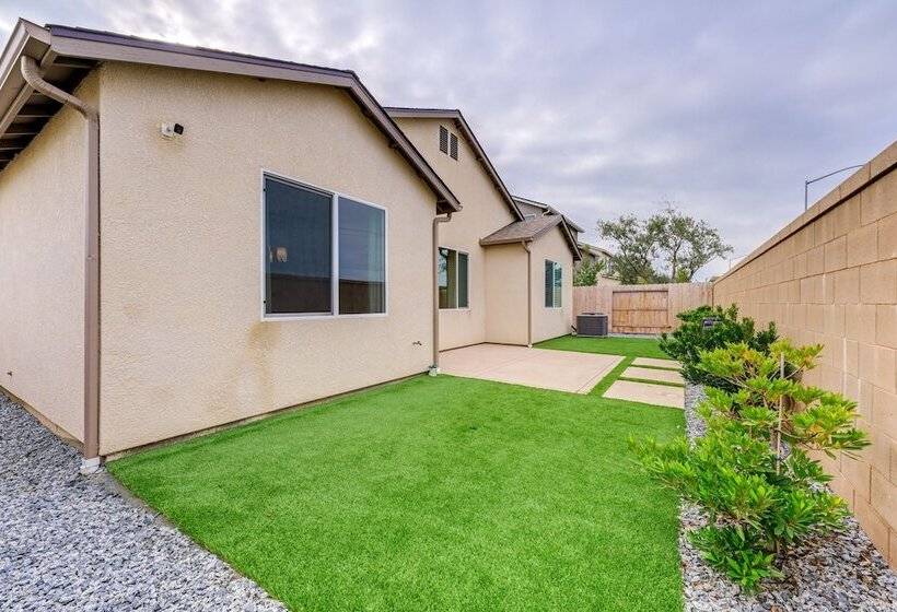Pet Friendly Clovis Home   Near Mall & Waterpark!